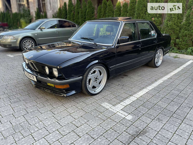 Седан BMW 5 Series 1985 в Львове