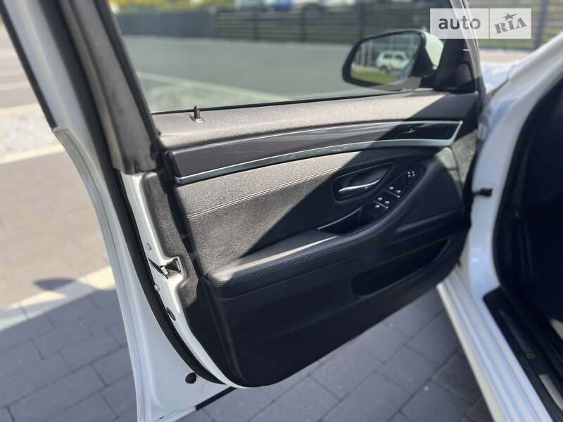 Седан BMW 5 Series 2016 в Мукачево