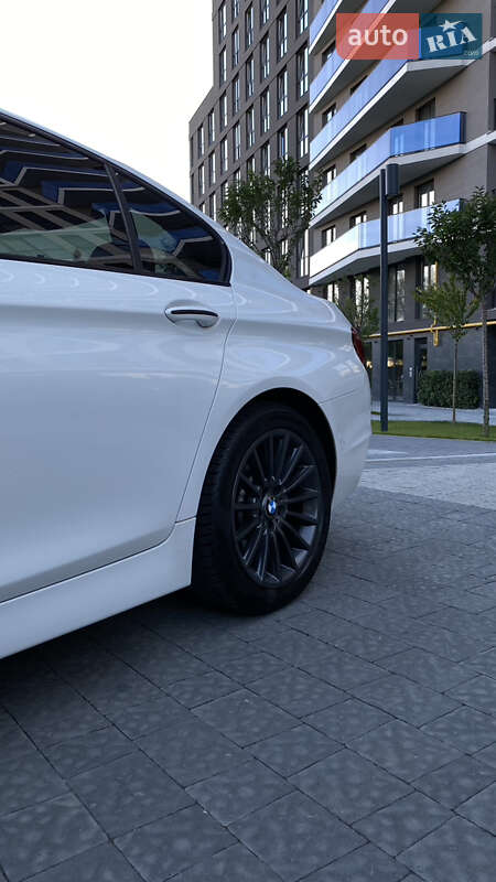 Седан BMW 5 Series 2010 в Львові