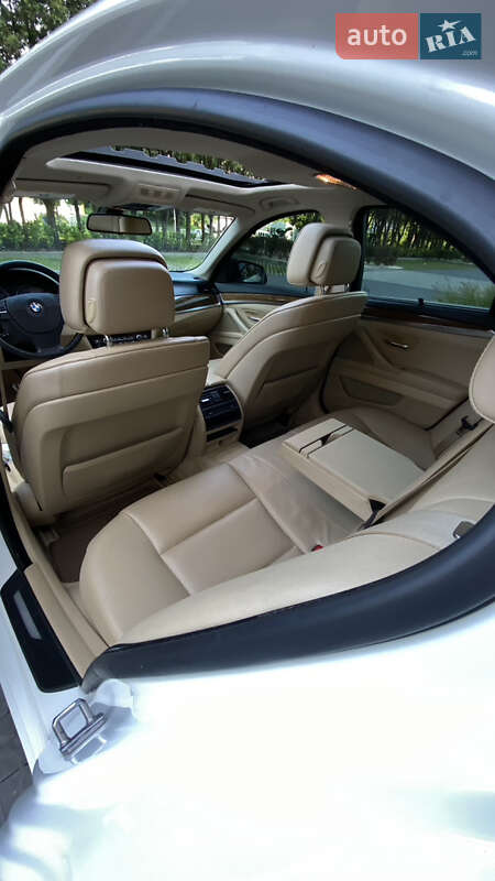 Седан BMW 5 Series 2010 в Львові