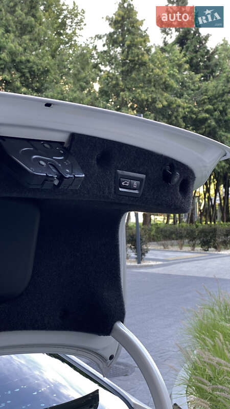 Седан BMW 5 Series 2010 в Львові