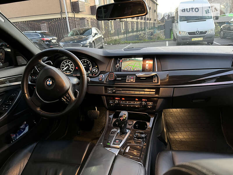 Седан BMW 5 Series 2015 в Вишневом