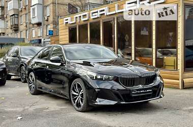 Седан BMW 5 Series 2023 в Киеве