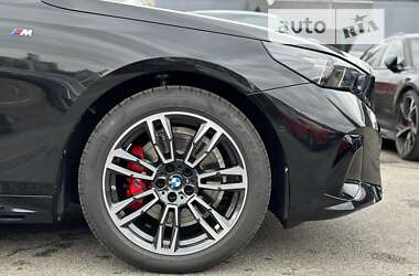 Седан BMW 5 Series 2023 в 