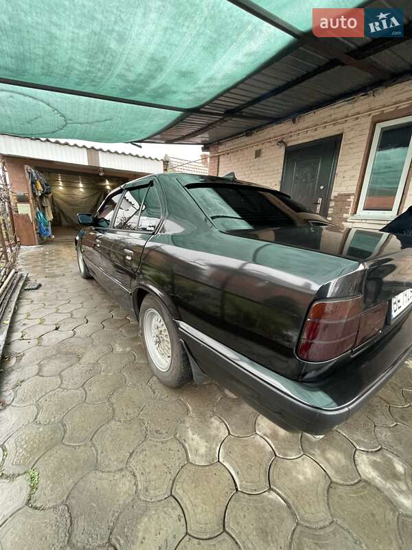 Седан BMW 5 Series 1992 в Кривому Розі
