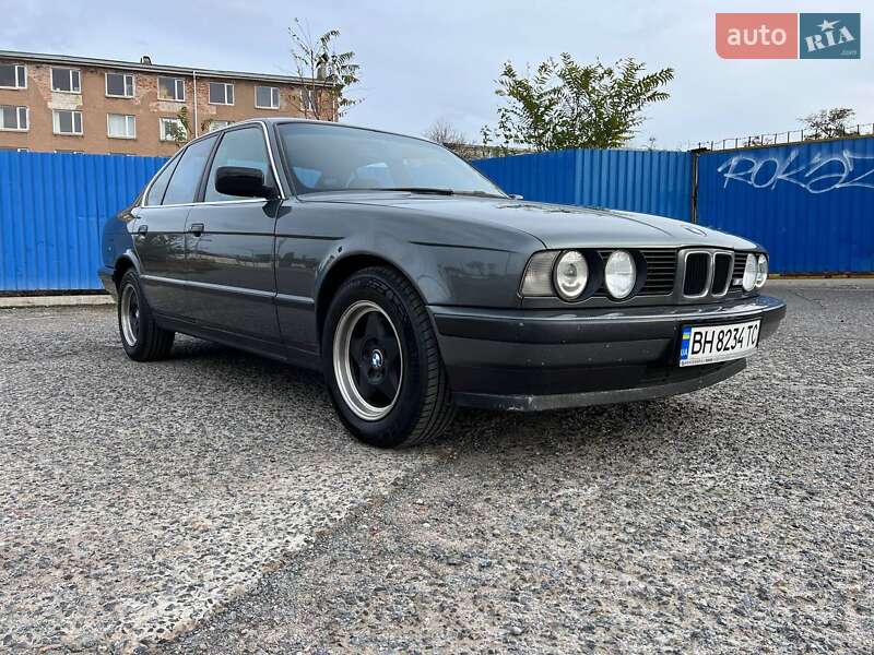 Седан BMW 5 Series 1989 в Одессе