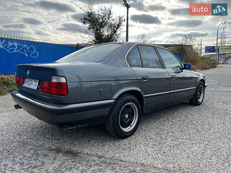 Седан BMW 5 Series 1989 в Одессе