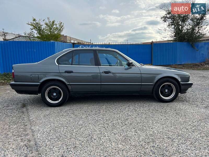 Седан BMW 5 Series 1989 в Одессе