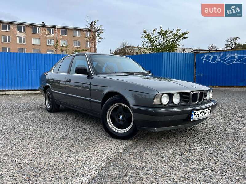 Седан BMW 5 Series 1989 в Одессе