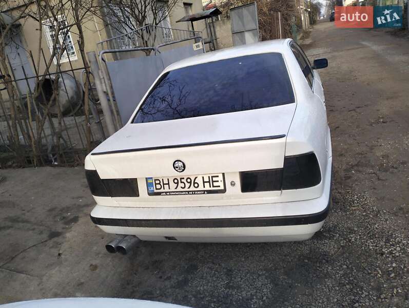Седан BMW 5 Series 1993 в Одессе