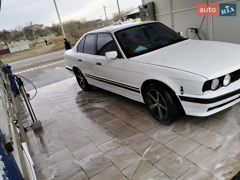Седан BMW 5 Series 1993 в Одессе