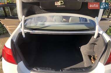 Седан BMW 5 Series 2012 в Сторожинце