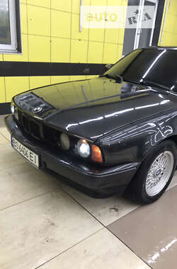 Седан BMW 5 Series 1990 в Волочиську