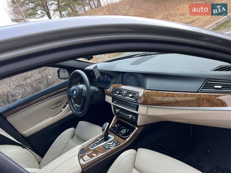 Седан BMW 5 Series 2011 в Сарнах