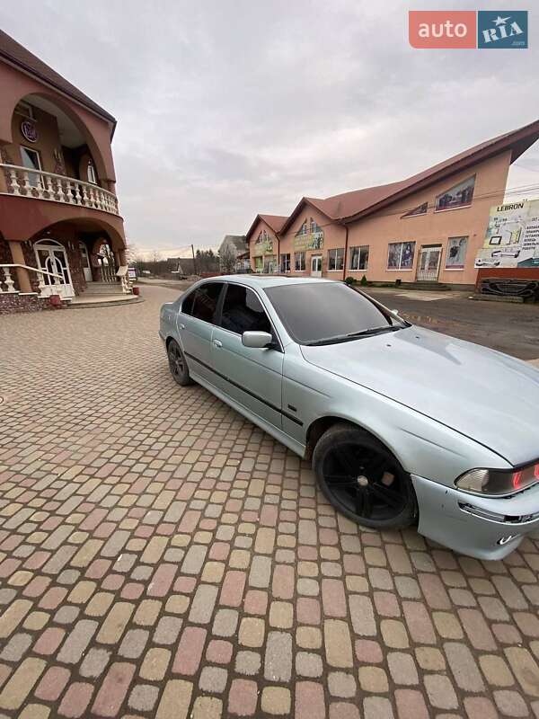 Седан BMW 5 Series 2003 в Тячеве