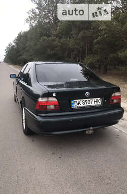 Седан BMW 5 Series 2001 в Березному