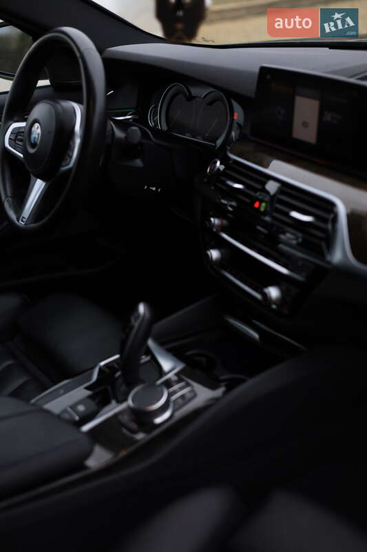 Седан BMW 5 Series 2018 в Львові