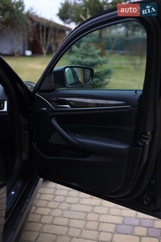 Седан BMW 5 Series 2018 в Львові