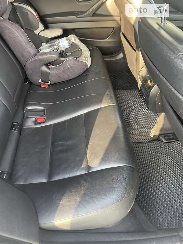 Седан BMW 5 Series 2013 в Львове