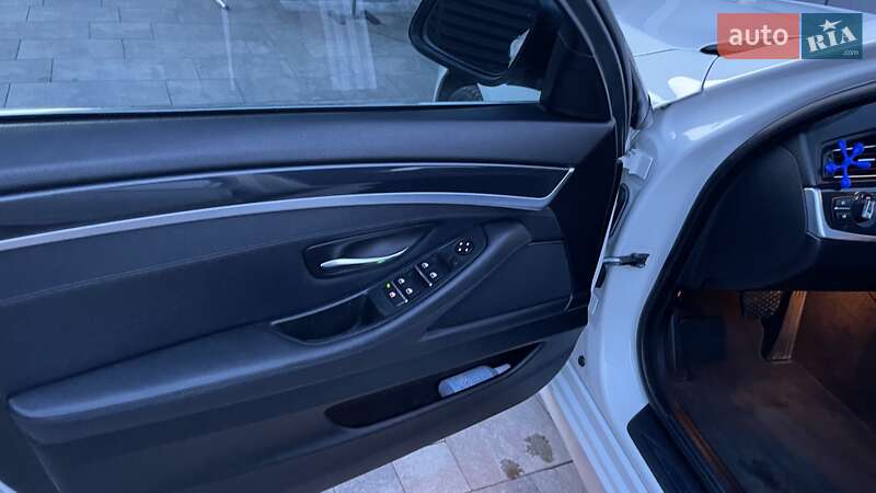 Седан BMW 5 Series 2012 в Львові