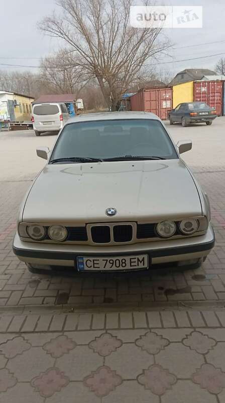 Седан BMW 5 Series 1989 в Кельменцах