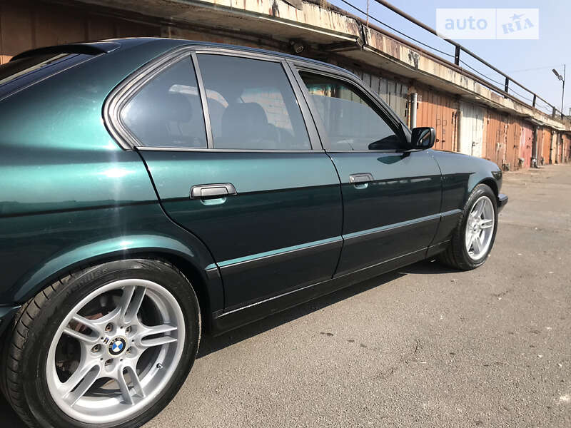 Седан BMW 5 Series 1994 в Харькове