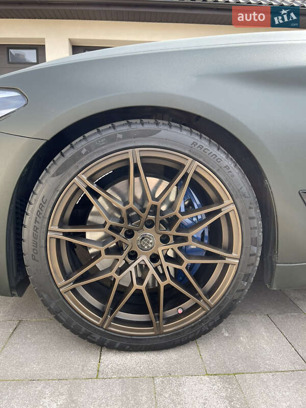 Седан BMW 5 Series 2017 в Ровно