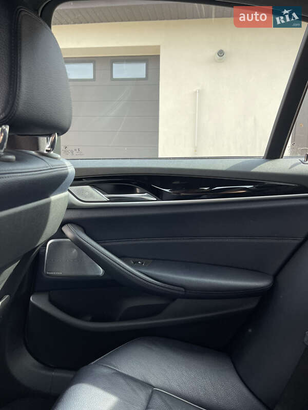 Седан BMW 5 Series 2017 в Ровно
