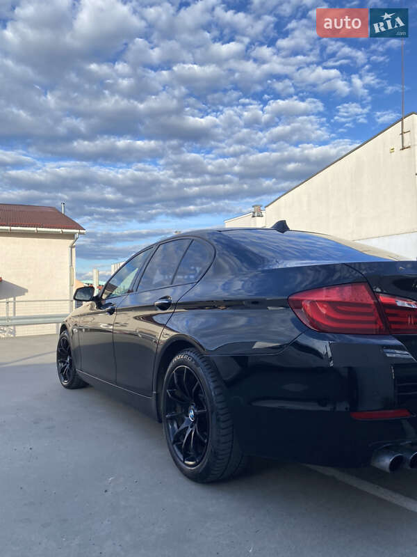 Седан BMW 5 Series 2012 в Мукачево