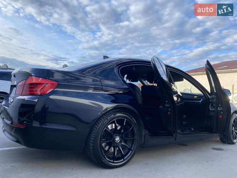 Седан BMW 5 Series 2012 в Мукачево
