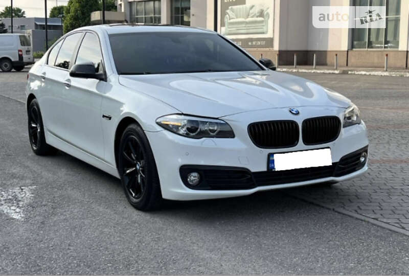 Седан BMW 5 Series 2016 в Покрове