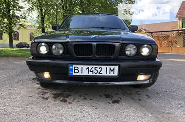 Седан BMW 5 Series 1988 в Пирятине