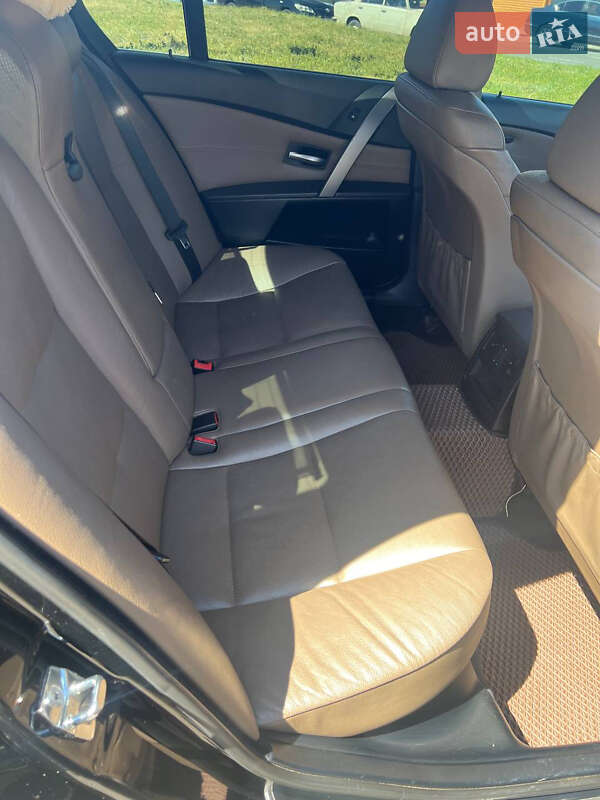 Седан BMW 5 Series 2004 в Одессе