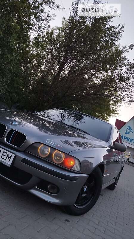 Седан BMW 5 Series 2001 в Чернівцях