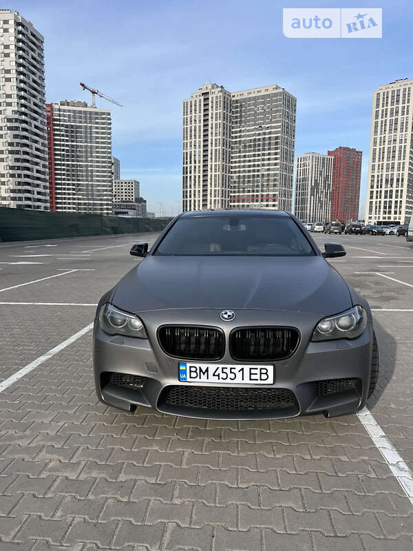 Седан BMW 5 Series 2014 в Глухове