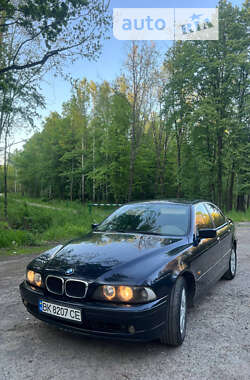 Седан BMW 5 Series 2001 в Владимирце