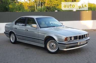 Седан BMW 5 Series 1991 в Чернівцях