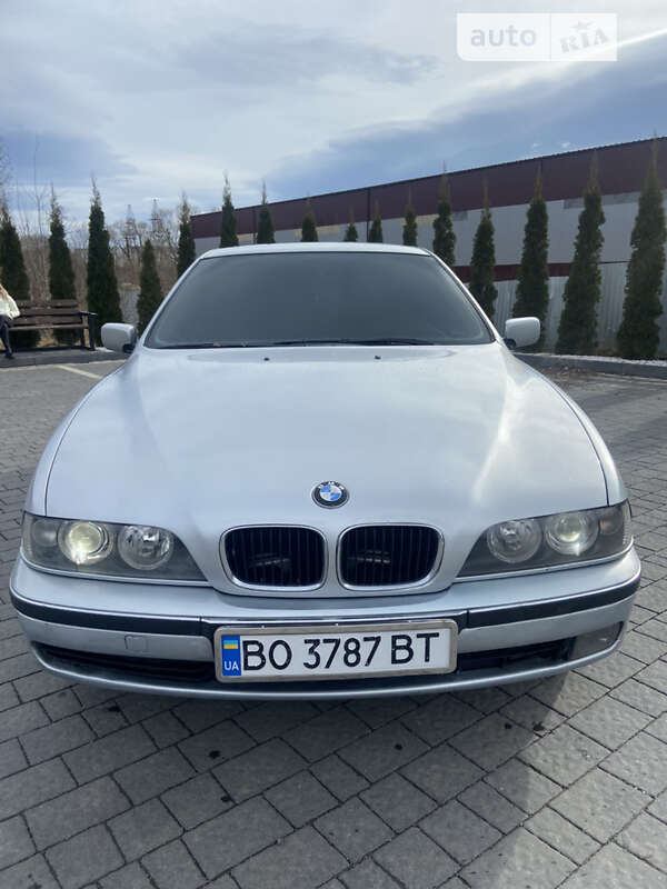 Седан BMW 5 Series 2000 в Надвірній
