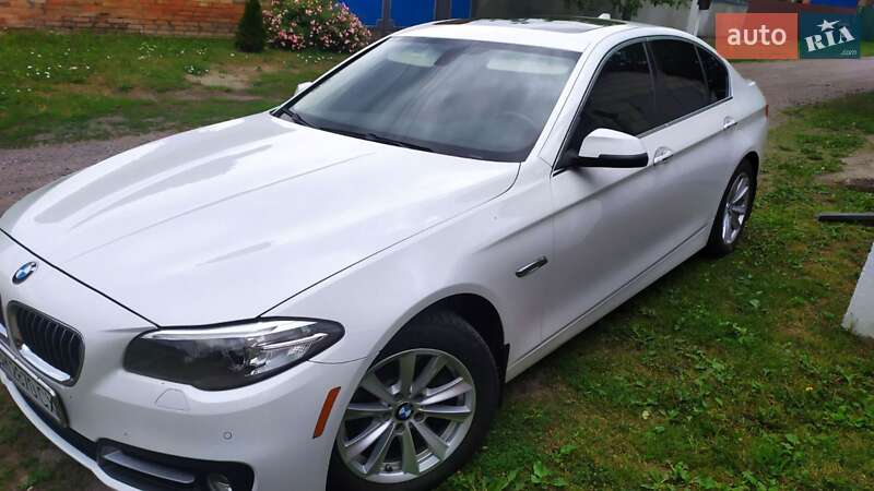 Седан BMW 5 Series 2015 в Ромнах