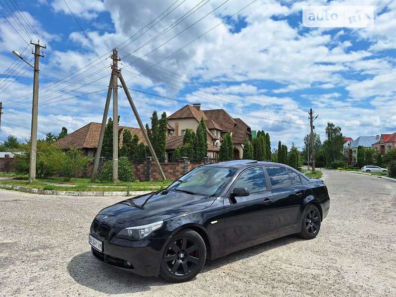 Седан BMW 5 Series 2005 в Вараші