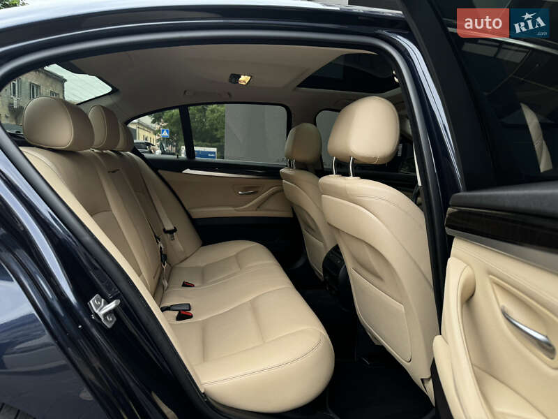 Седан BMW 5 Series 2015 в Львові