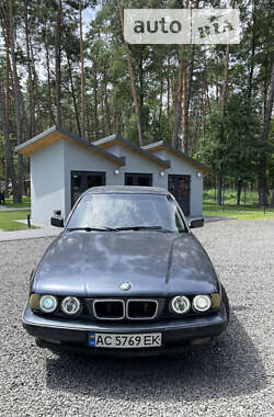 Седан BMW 5 Series 1995 в Голобах