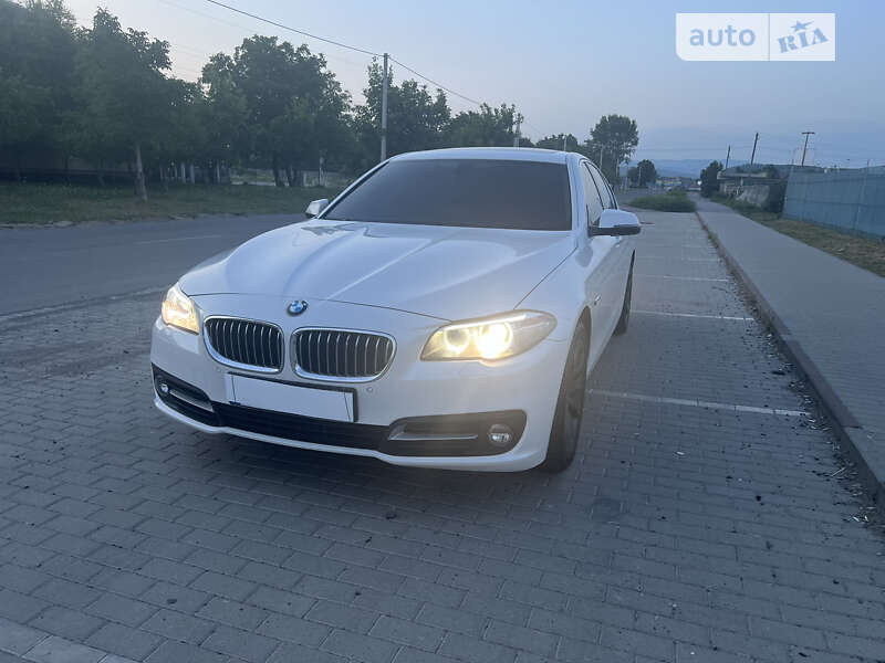 Седан BMW 5 Series 2016 в Мукачево