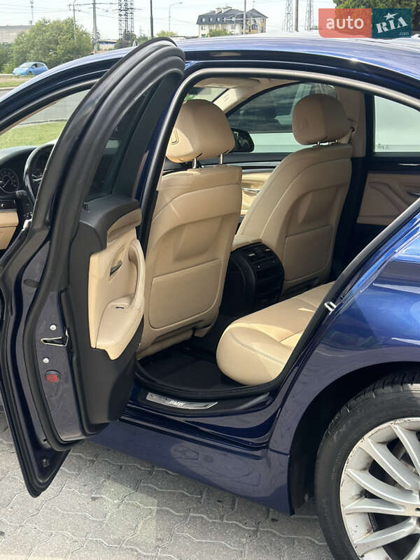 Седан BMW 5 Series 2015 в Львові