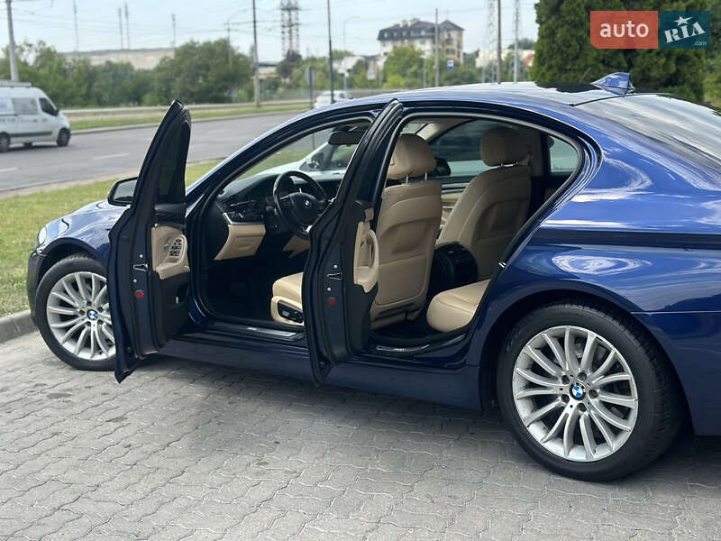 Седан BMW 5 Series 2015 в Львові