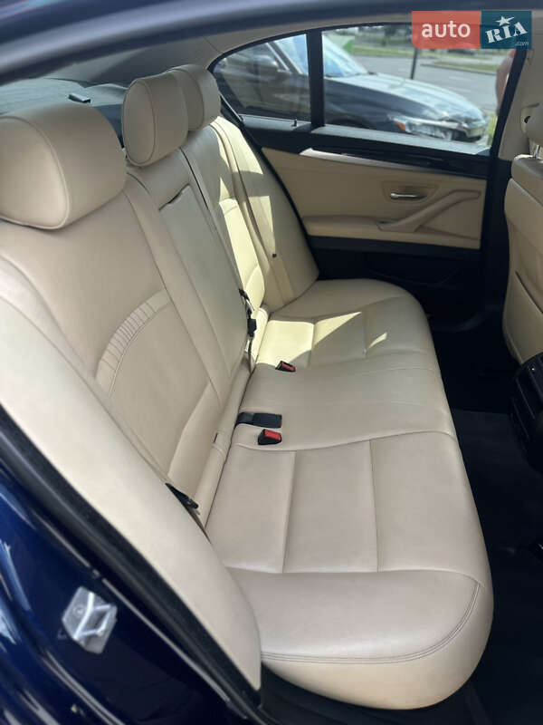 Седан BMW 5 Series 2015 в Львові