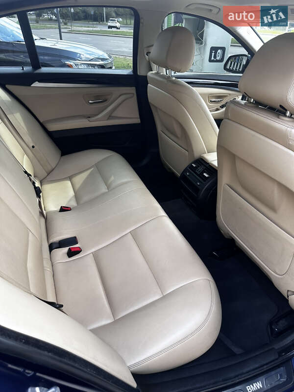 Седан BMW 5 Series 2015 в Львові