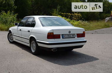 Седан BMW 5 Series 1990 в Воловце