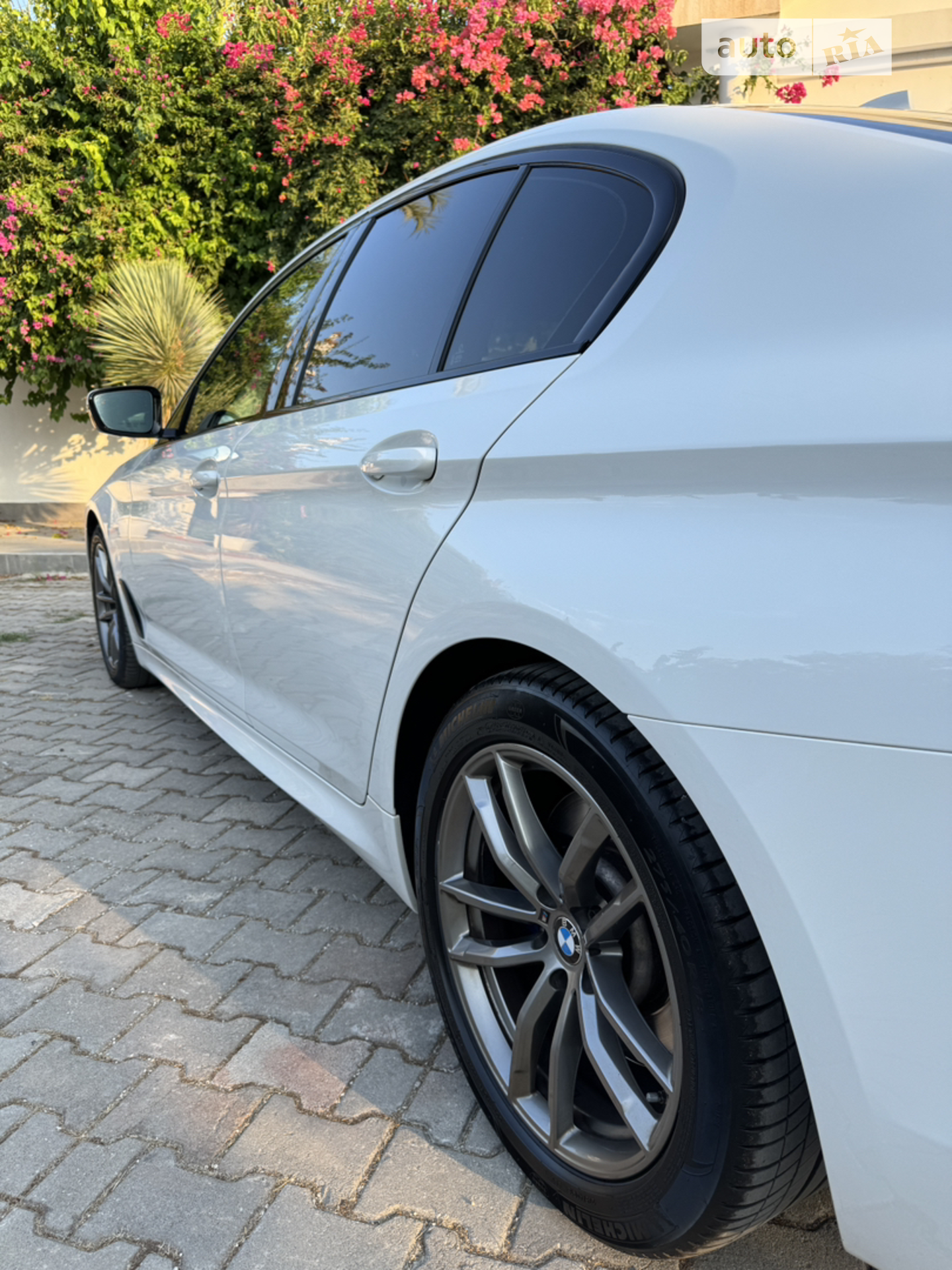 BMW 5 Series 2018 VIN WBAJC5105JWB87290 фото оголошення 5 з 19