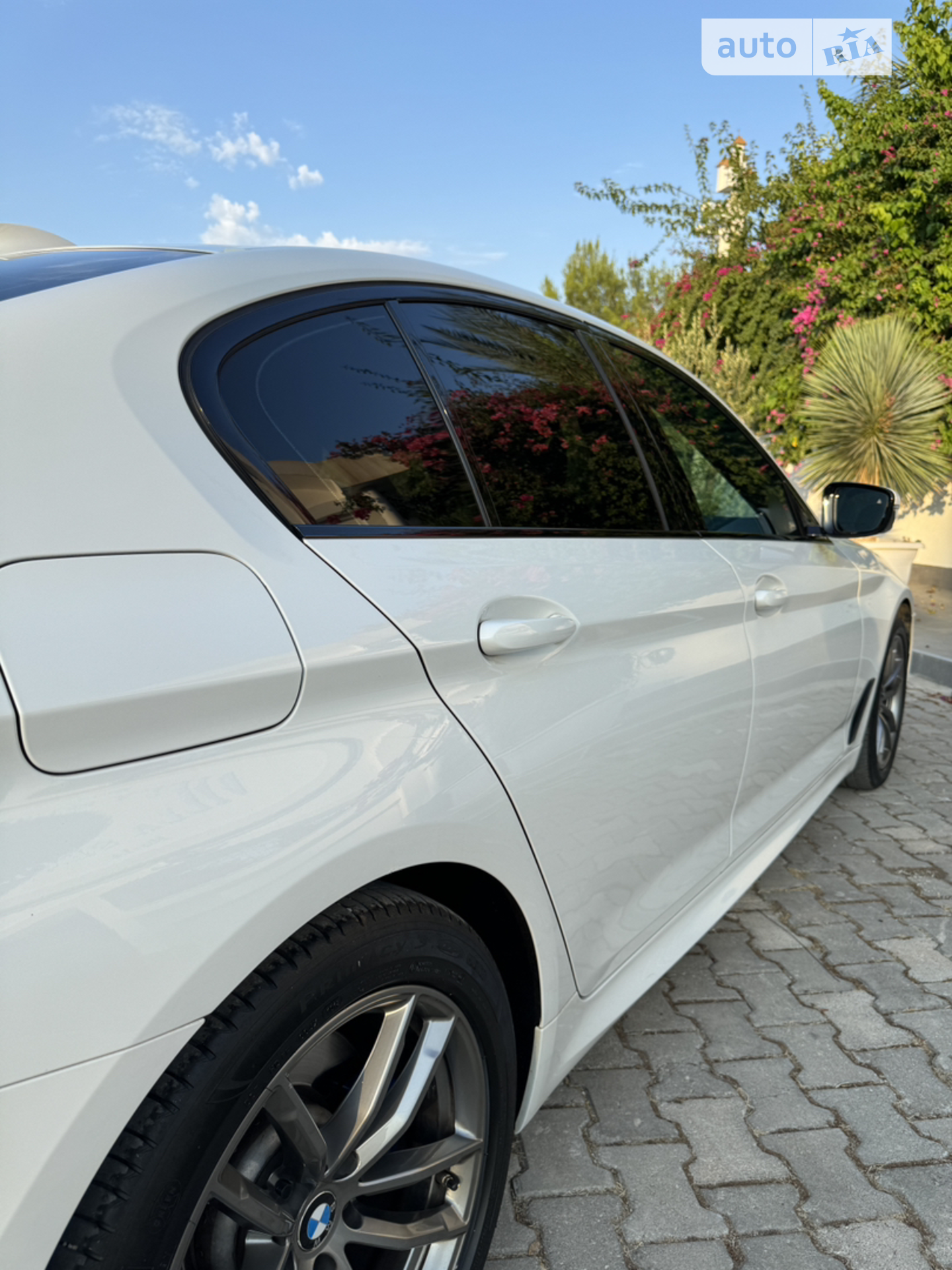 BMW 5 Series 2018 VIN WBAJC5105JWB87290 фото оголошення 5 з 17